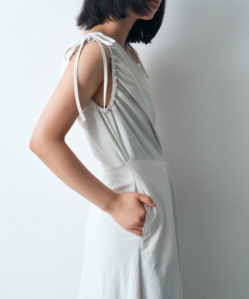 CODE A(コードエー)の「asymmetry ribbon one-piece(ワンピース・レディース・ブラック/ライトグレー・00)」の7枚目の写真