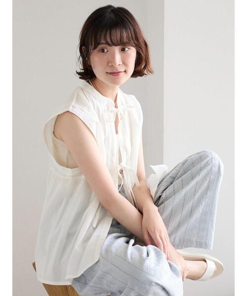 Samansa Mos2 blue（サマンサモスモスブルー）の「【Made in India】リボンベスト（シャツ/ブラウス・レディース・ブラック/オフホワイト/ネイビー・F）」の2枚目の写真