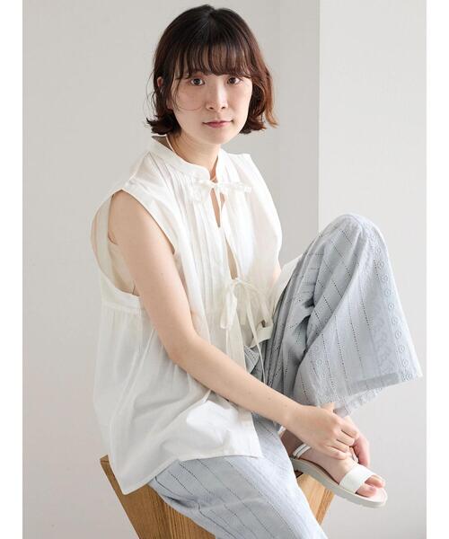 Samansa Mos2 blue（サマンサモスモスブルー）の「【Made in India】リボンベスト（シャツ/ブラウス・レディース・ブラック/オフホワイト/ネイビー・F）」の6枚目の写真