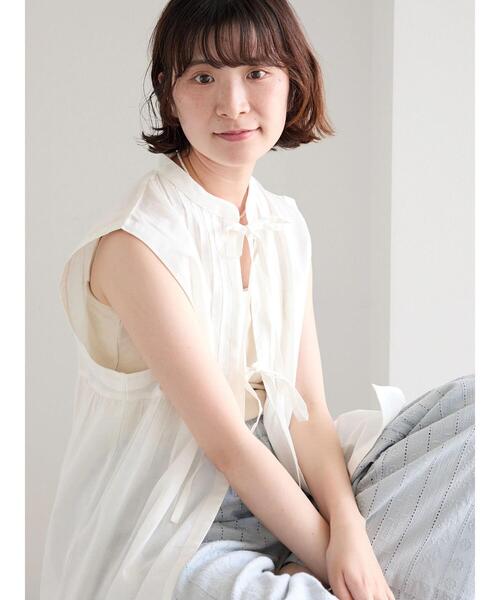 Samansa Mos2 blue（サマンサモスモスブルー）の「【Made in India】リボンベスト（シャツ/ブラウス・レディース・ブラック/オフホワイト/ネイビー・F）」の8枚目の写真