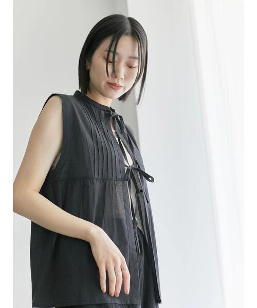 Samansa Mos2 blue（サマンサモスモスブルー）の「【Made in India】リボンベスト（シャツ/ブラウス・レディース・ブラック/オフホワイト/ネイビー・F）」の17枚目の写真