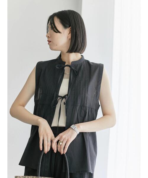 Samansa Mos2 blue（サマンサモスモスブルー）の「【Made in India】リボンベスト（シャツ/ブラウス・レディース・ブラック/オフホワイト/ネイビー・F）」の18枚目の写真