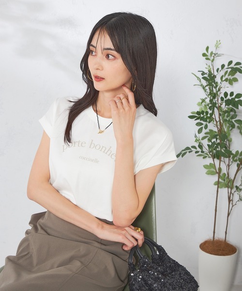 a.v.v(アーヴェヴェ)の「【コットン100%】フレンチスリーブロゴTシャツ(Tシャツ/カットソー・レディース・ホワイト/グレー系その他・34/36/38/40/42)」の1枚目の写真