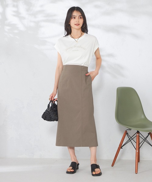 a.v.v(アーヴェヴェ)の「【コットン100%】フレンチスリーブロゴTシャツ(Tシャツ/カットソー・レディース・ホワイト/グレー系その他・34/36/38/40/42)」の3枚目の写真