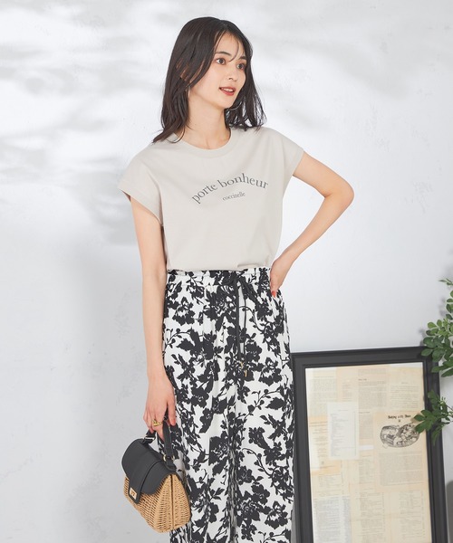 a.v.v(アーヴェヴェ)の「【コットン100%】フレンチスリーブロゴTシャツ(Tシャツ/カットソー・レディース・ホワイト/グレー系その他・34/36/38/40/42)」の12枚目の写真