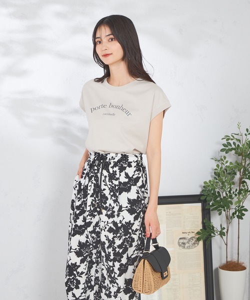 a.v.v(アーヴェヴェ)の「【コットン100%】フレンチスリーブロゴTシャツ(Tシャツ/カットソー・レディース・ホワイト/グレー系その他・34/36/38/40/42)」の13枚目の写真