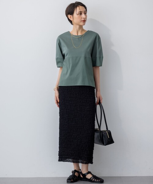 23区(ニジュウサンク)の「【洗える】シルエットスムースコンビ バックフレア カットソー(Tシャツ/カットソー・レディース・モスグリーン系/ベージュ系/ブラック系・38/40)」の4枚目の写真
