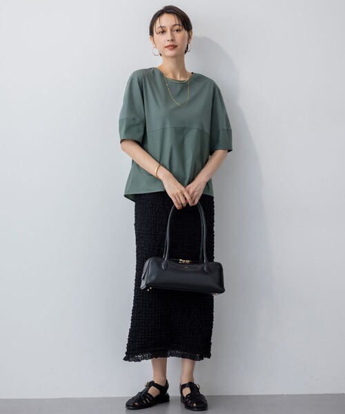 23区(ニジュウサンク)の「【洗える】シルエットスムースコンビ バックフレア カットソー(Tシャツ/カットソー・レディース・モスグリーン系/ベージュ系/ブラック系・38/40)」の5枚目の写真