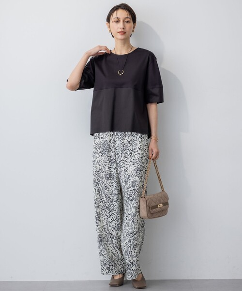 23区(ニジュウサンク)の「【洗える】シルエットスムースコンビ バックフレア カットソー(Tシャツ/カットソー・レディース・モスグリーン系/ベージュ系/ブラック系・38/40)」の9枚目の写真