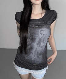 A'GEM/9 × .kom 『.KOM/ドットケーオーエム』 グラフィックレースドッキングTシャツ