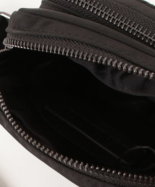 DSQUARED2(ディースクエアード)の「Urban Crossbody Small Bag/0252(ショルダーバッグ・メンズ・ブラック・FREE)」の4枚目の写真
