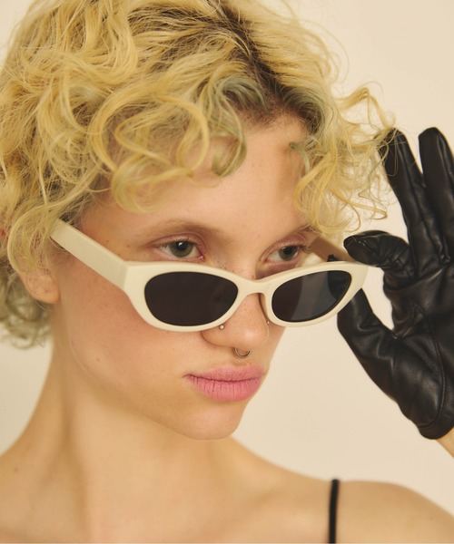 Carmelo（カーメロ）の「Cat eye oval sunglass（サングラス・レディース・ブラック/ホワイト・FREE）」の15枚目の写真