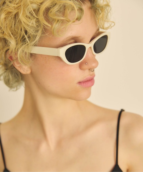 Carmelo（カーメロ）の「Cat eye oval sunglass（サングラス・レディース・ブラック/ホワイト・FREE）」の14枚目の写真