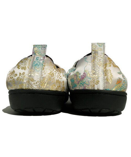 SUBU(スブ)の「SUBU / VAMP SHOES CHINADRESS Dots Collection 2025(サンダル・レディース・ブラック/ホワイト・00/1/0)」の8枚目の写真