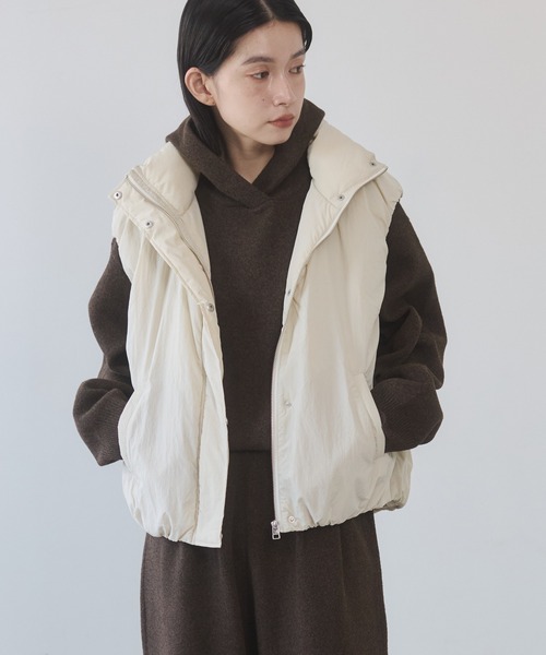 hunch（ハンチ）の「薄中綿 バルーンベスト（ダウンベスト・レディース・ダークブラウン/オフホワイト/ブラック・FREE）」の2枚目の写真