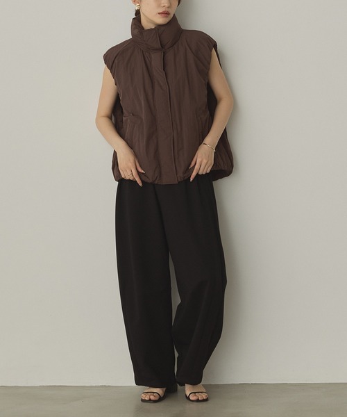 hunch（ハンチ）の「薄中綿 バルーンベスト（ダウンベスト・レディース・ダークブラウン/オフホワイト/ブラック・FREE）」の11枚目の写真