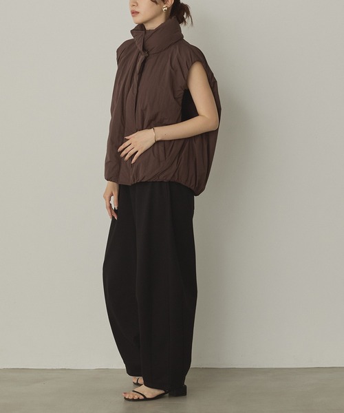 hunch（ハンチ）の「薄中綿 バルーンベスト（ダウンベスト・レディース・ダークブラウン/オフホワイト/ブラック・FREE）」の12枚目の写真