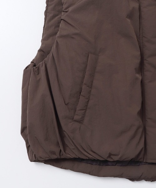 hunch（ハンチ）の「薄中綿 バルーンベスト（ダウンベスト・レディース・ダークブラウン/オフホワイト/ブラック・FREE）」の17枚目の写真