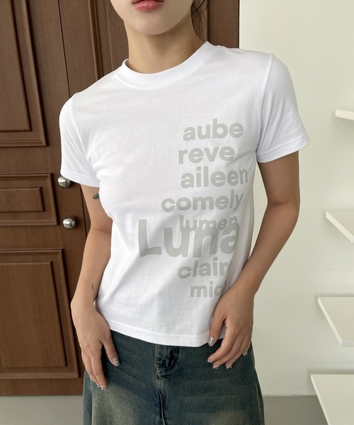 UNE MANSION(ユヌマンション)の「バイカラーユニークアルファベットグラフィッククロップド半袖Tシャツ(Tシャツ/カットソー・レディース・ネイビー/ブラック・FREE)」の5枚目の写真