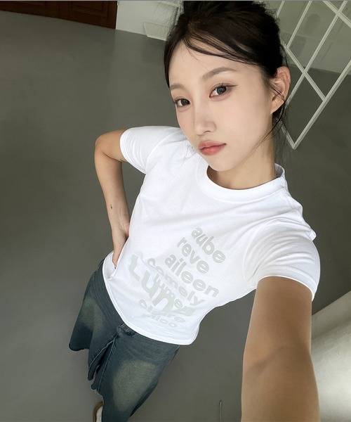 UNE MANSION(ユヌマンション)の「バイカラーユニークアルファベットグラフィッククロップド半袖Tシャツ(Tシャツ/カットソー・レディース・ネイビー/ブラック・FREE)」の7枚目の写真