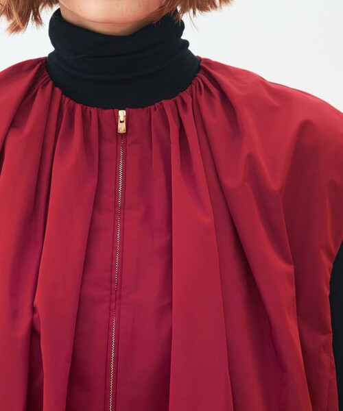 TOMORROWLAND collection(トゥモローランドコレクション)の「ポリエステルシルクタフタ バルーンジレ(ベスト・レディース・カーキ/ブラック/レッド・36)」の9枚目の写真
