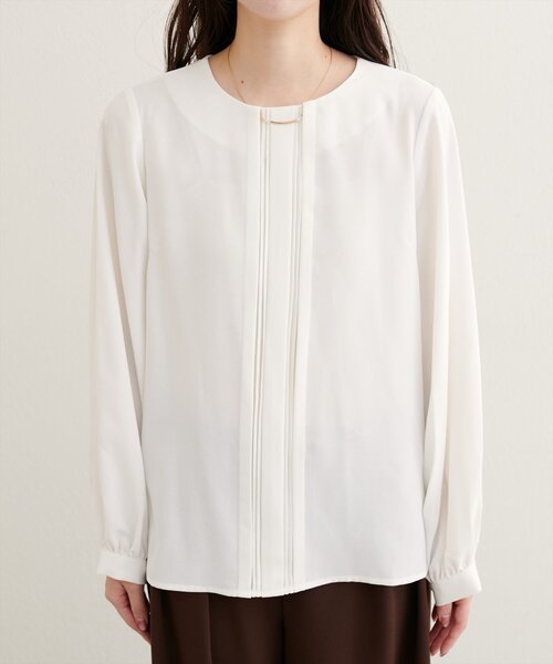 natural couture(ナチュラルクチュール)の「ゴールドバー付き袖くしゅ2WAYブラウス(シャツ/ブラウス・レディース・ネイビー/オフホワイト/サックスブルー/ブラウン/ピンクベージュ/グレイッシュベージュ・FREE)」の11枚目の写真