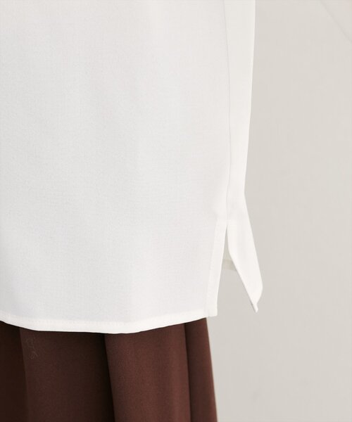 natural couture(ナチュラルクチュール)の「ゴールドバー付き袖くしゅ2WAYブラウス(シャツ/ブラウス・レディース・ネイビー/オフホワイト/サックスブルー/ブラウン/ピンクベージュ/グレイッシュベージュ・FREE)」の20枚目の写真