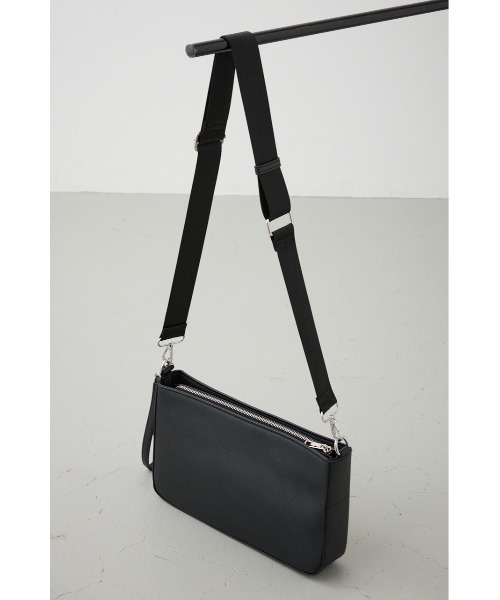 AZUL by moussy（アズールバイマウジー）の「ヴィンテージフェイクレザーショルダーバッグ（ショルダーバッグ・メンズ・グレー/ブラック・FREE）」の5枚目の写真