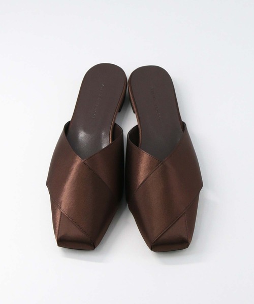 ATELIER BRUGGE（アトリエブルージュ）の「サテンミュールパンプス（パンプス・レディース・ブラウン・24.5/23.5）」の6枚目の写真