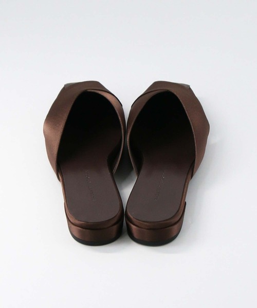 ATELIER BRUGGE（アトリエブルージュ）の「サテンミュールパンプス（パンプス・レディース・ブラウン・24.5/23.5）」の8枚目の写真