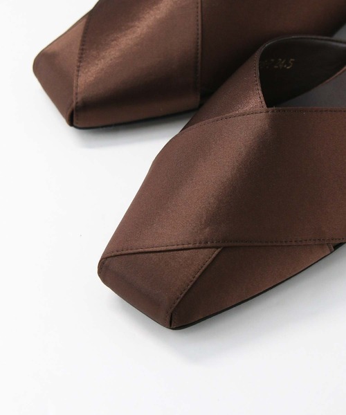 ATELIER BRUGGE（アトリエブルージュ）の「サテンミュールパンプス（パンプス・レディース・ブラウン・24.5/23.5）」の10枚目の写真