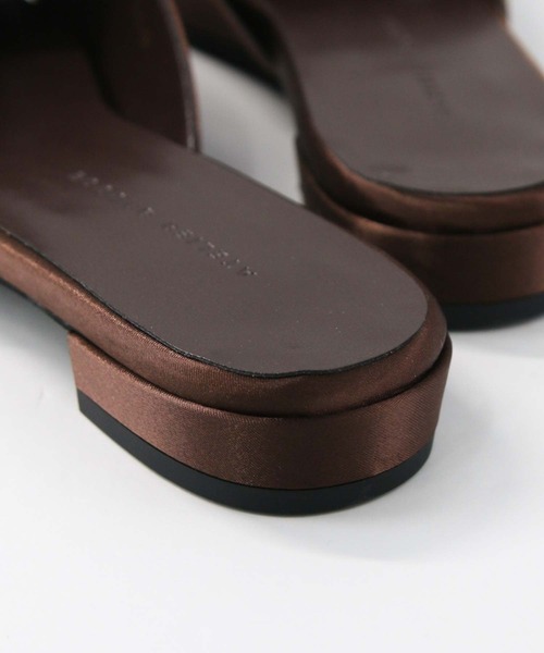 ATELIER BRUGGE（アトリエブルージュ）の「サテンミュールパンプス（パンプス・レディース・ブラウン・24.5/23.5）」の11枚目の写真