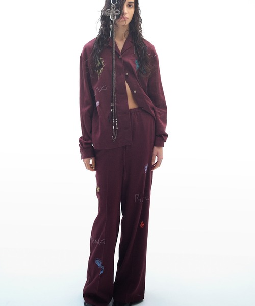 RUMCHE(ラムシェ)の「Treasure Embroidery Trousers / トレジャーエンブロイダリーパンツ(その他パンツ・レディース・ブラック/ボルドー・SMALL/MEDIUM)」の1枚目の写真
