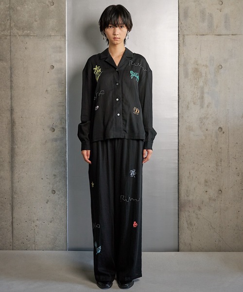 RUMCHE(ラムシェ)の「Treasure Embroidery Trousers / トレジャーエンブロイダリーパンツ(その他パンツ・レディース・ブラック/ボルドー・SMALL/MEDIUM)」の6枚目の写真