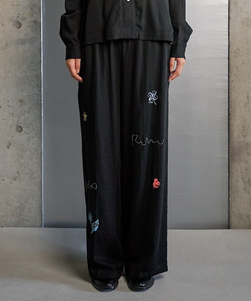 RUMCHE(ラムシェ)の「Treasure Embroidery Trousers / トレジャーエンブロイダリーパンツ(その他パンツ・レディース・ブラック/ボルドー・SMALL/MEDIUM)」の8枚目の写真