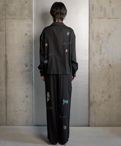 RUMCHE(ラムシェ)の「Treasure Embroidery Trousers / トレジャーエンブロイダリーパンツ(その他パンツ・レディース・ブラック/ボルドー・SMALL/MEDIUM)」の7枚目の写真