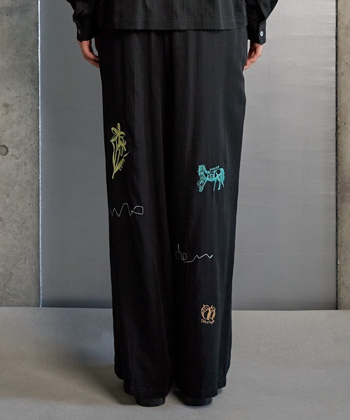 RUMCHE(ラムシェ)の「Treasure Embroidery Trousers / トレジャーエンブロイダリーパンツ(その他パンツ・レディース・ブラック/ボルドー・SMALL/MEDIUM)」の9枚目の写真