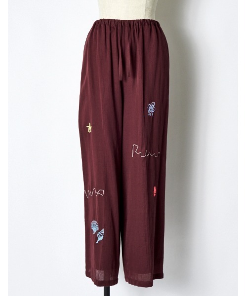 RUMCHE(ラムシェ)の「Treasure Embroidery Trousers / トレジャーエンブロイダリーパンツ(その他パンツ・レディース・ブラック/ボルドー・SMALL/MEDIUM)」の10枚目の写真
