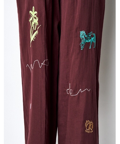 RUMCHE(ラムシェ)の「Treasure Embroidery Trousers / トレジャーエンブロイダリーパンツ(その他パンツ・レディース・ブラック/ボルドー・SMALL/MEDIUM)」の20枚目の写真