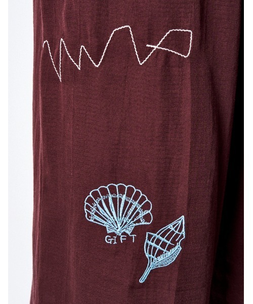 RUMCHE(ラムシェ)の「Treasure Embroidery Trousers / トレジャーエンブロイダリーパンツ(その他パンツ・レディース・ブラック/ボルドー・SMALL/MEDIUM)」の16枚目の写真