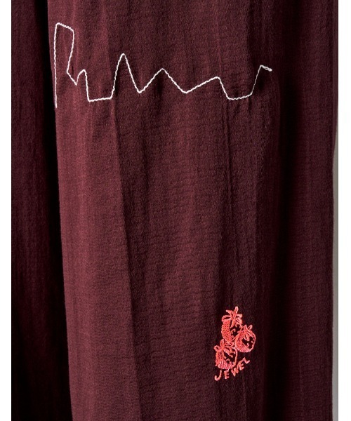 RUMCHE(ラムシェ)の「Treasure Embroidery Trousers / トレジャーエンブロイダリーパンツ(その他パンツ・レディース・ブラック/ボルドー・SMALL/MEDIUM)」の19枚目の写真