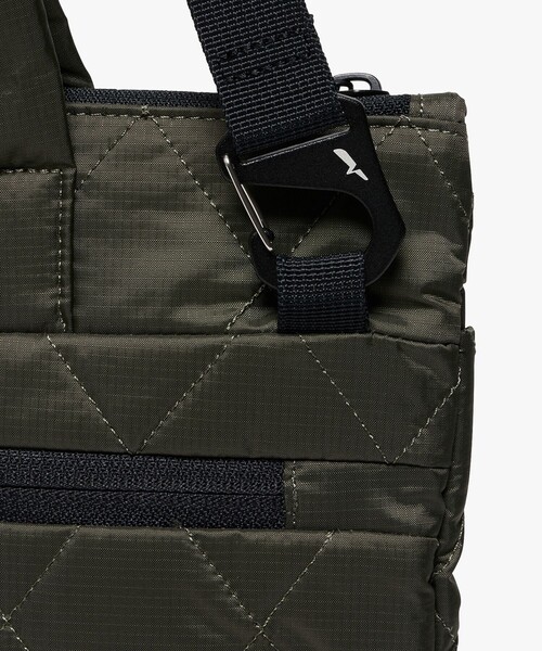 AIGLE（エーグル）の「キルティング 2wayショルダーバッグ ミニポーチ付き（トートバッグ・レディース・ブラック/モスグリーン/ライトグレー・FREE）」の7枚目の写真