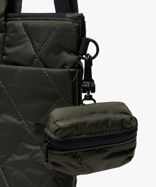 AIGLE（エーグル）の「キルティング 2wayショルダーバッグ ミニポーチ付き（トートバッグ・レディース・ブラック/モスグリーン/ライトグレー・FREE）」の6枚目の写真