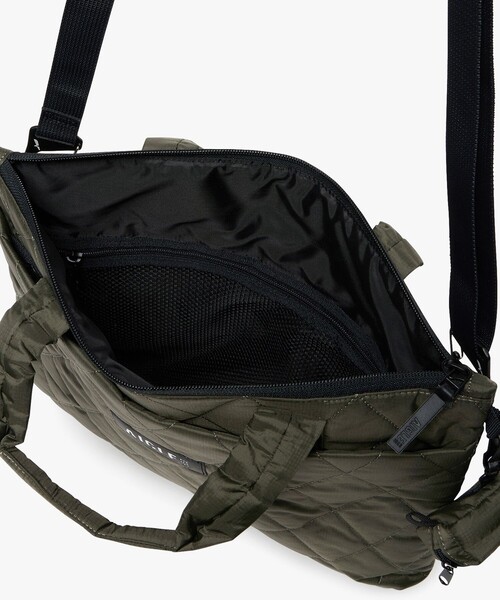 AIGLE（エーグル）の「キルティング 2wayショルダーバッグ ミニポーチ付き（トートバッグ・レディース・ブラック/モスグリーン/ライトグレー・FREE）」の5枚目の写真