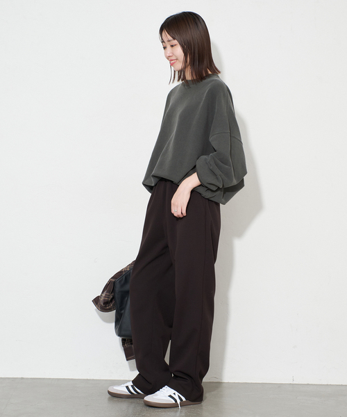 SLOBE IENA（スローブイエナ）の「《WEB限定カラー有り/追加》ビックシルエットピグメント裏毛プルオーバー（スウェット・レディース・ベージュ/ブラウン/ブラック系その他/ネイビー・FREE）」の13枚目の写真