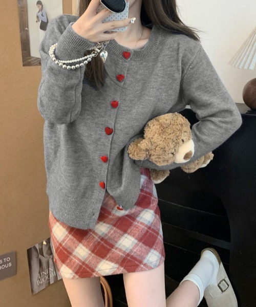 Miniministore(ミニミニストア)の「【26秋冬】ハートボタンニットカーディガン秋冬韓国風(カーディガン/ボレロ・レディース・アイボリー/ライトブルー/グレー/レッド/ピンク/ネイビー/イエロー/ブラック・FREE)」の11枚目の写真
