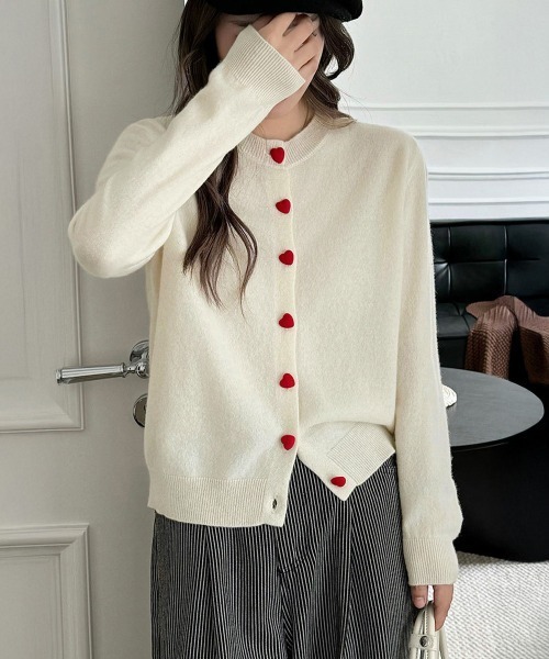 Miniministore(ミニミニストア)の「【26秋冬】ハートボタンニットカーディガン秋冬韓国風(カーディガン/ボレロ・レディース・アイボリー/ライトブルー/グレー/レッド/ピンク/ネイビー/イエロー/ブラック・FREE)」の14枚目の写真