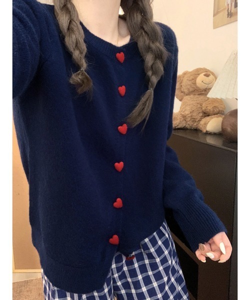 Miniministore(ミニミニストア)の「【26秋冬】ハートボタンニットカーディガン秋冬韓国風(カーディガン/ボレロ・レディース・アイボリー/ライトブルー/グレー/レッド/ピンク/ネイビー/イエロー/ブラック・FREE)」の19枚目の写真