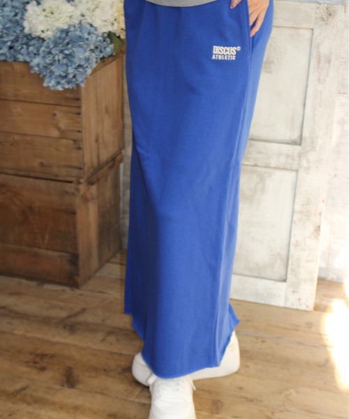 DISCUS ATHLETIC（ディスカス　アスレチック）の「【DISCUS ATHLETIC/ディスカス アスレチック】裏毛ナロースカート（スカート・レディース・グリーン/ブラック/ブルー/杢グレー・MEDIUM/LARGE）」の2枚目の写真