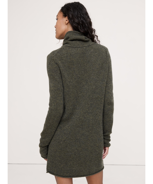 Banana Republic（バナナリパブリック）の「ライトウェイト カシミヤ タートルネック ミニドレス（ワンピース・レディース・オリーブ/ブラック・S/L/XS/M）」の3枚目の写真